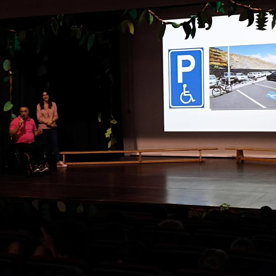 aspaym_madrid's tweet photo. Hoy hemos estado en el IES Arturo Soria con más de 100 niños y niñas desde 1° a 4° de la ESO, hablando sobre #seguridadvial y #discapacidad
Nuestro proyecto "Juventud responsable" se desarrolla gracias al apoyo de @OFESAUTO y su III Convocatoria de Ayudas Sociales https://t.co/wzLpDEzcZS