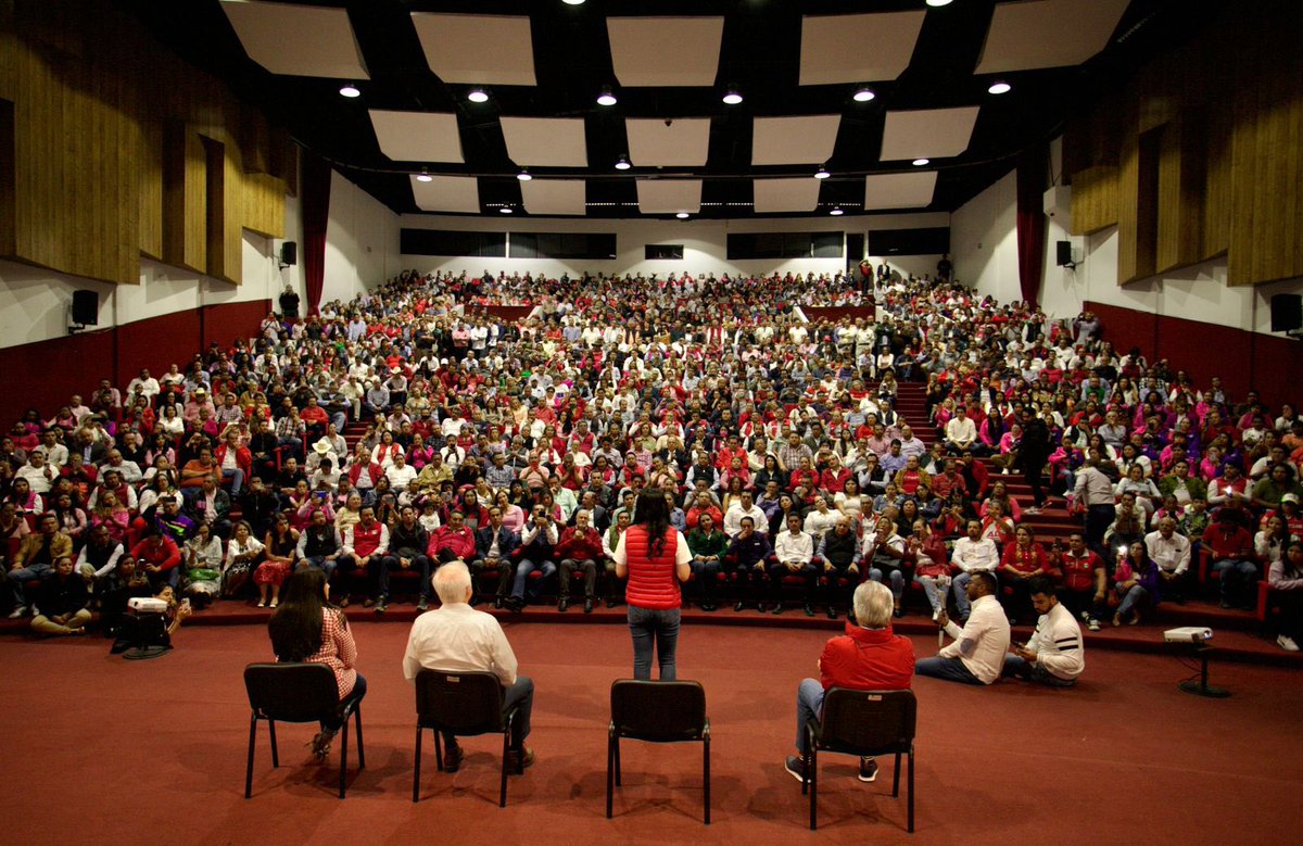 Los valientes caminan con la frente en alto en cualquier circunstancia… porque saben que cumplieron su deber. Ustedes y yo cumplimos nuestro deber. Los valientes somos leales… somos leales al PRI… somos leales al Estado de México y somos leales a México… y hoy más que nunca