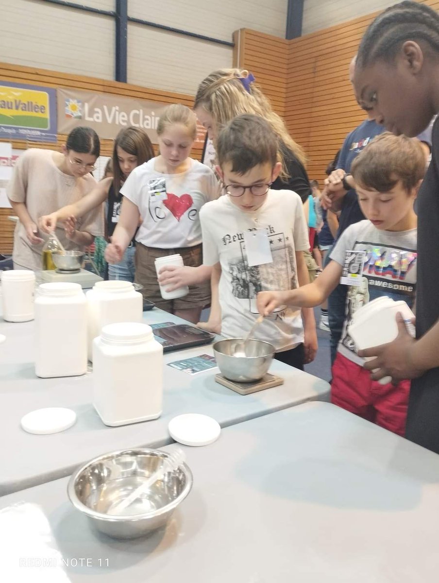 Lycee_Commentry's tweet photo. Bravo aux 3PMET qui ont représenté le lycée à Exposciences à Montluçon. Ils ont recus un diplôme pour leurs investissements dans ce projet."faire découvrir la filière PIPAC production industrielle Pharmaceutique Agroalimentaire Cosmetique à travers la fabrication de boule de bain https://t.co/pBPTSaRjhg