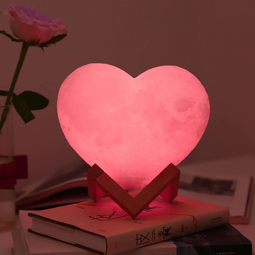 Exulansista's tweet photo. heart shaped lamp https://t.co/7m7KDvWwMj
