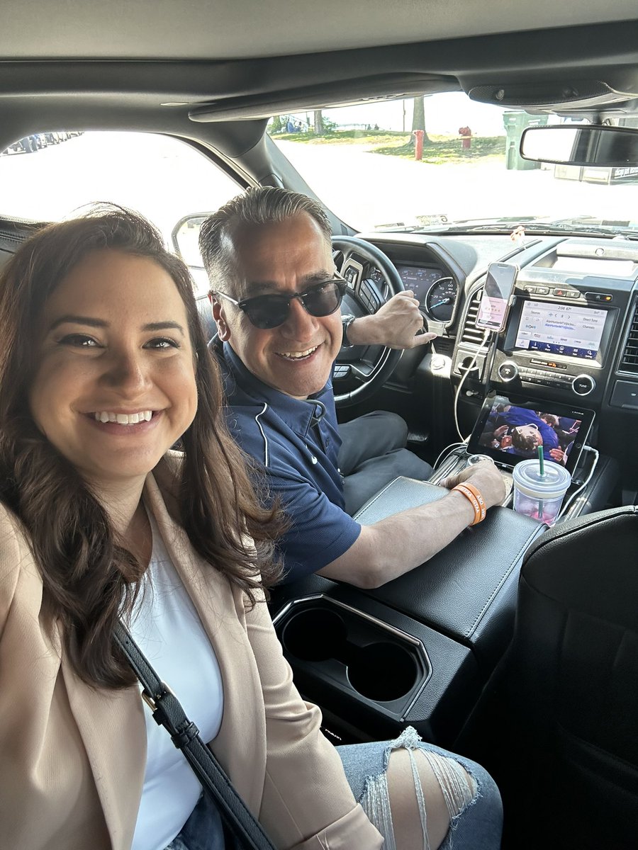 “You just changed my life.”

Was talking to my Uber driver and started asking him about his side businesses. He said he had heard of AI but never used it. 

At the end of our ride, I asked him if he had 3 minutes to show him ways to improve his work. 

(Here’s Caesar 👇)