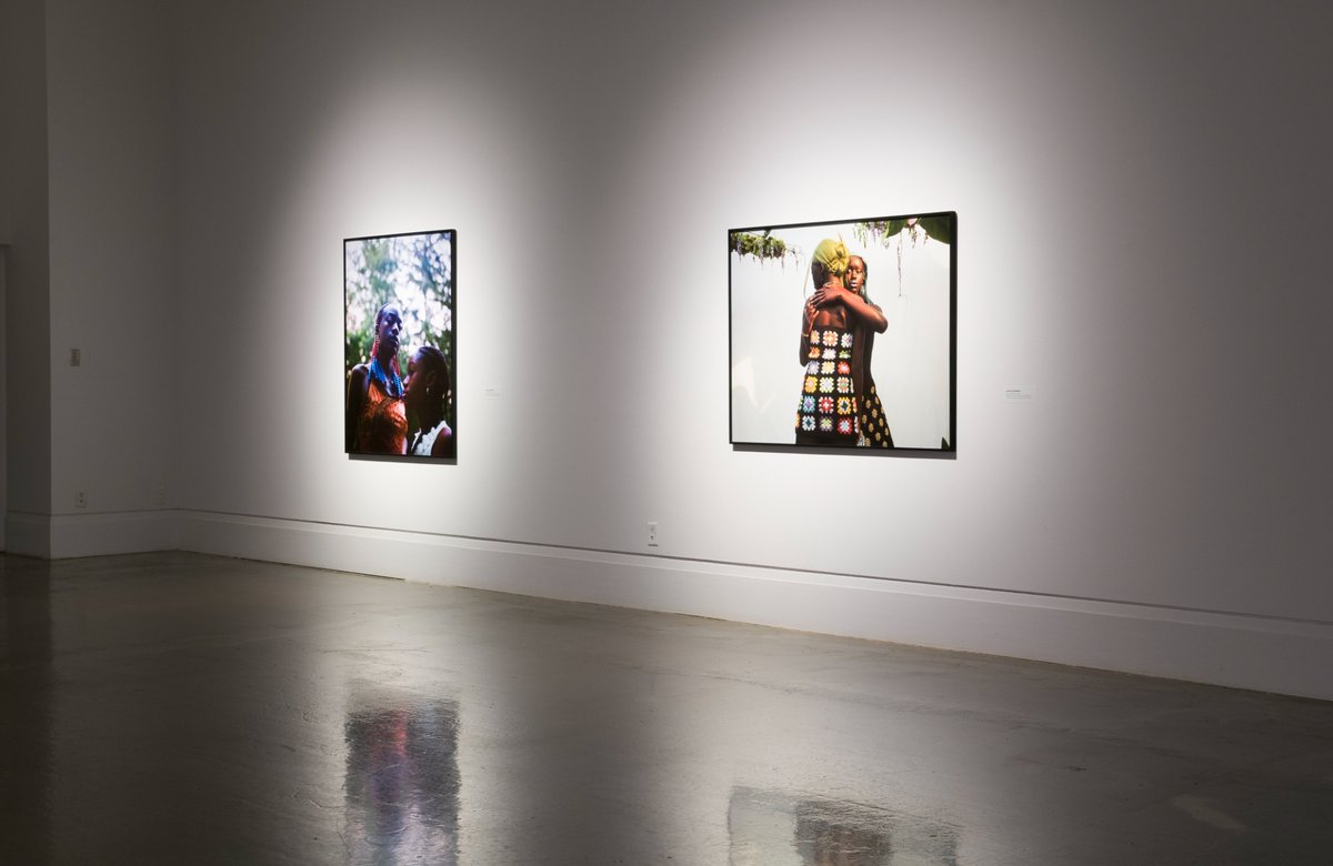 📷 Jorian Charlton, Georgia &amp; Kakua, 2020 (left) Nyabel &amp; Nevine, 2021 (right)
𝘑𝘰𝘳𝘪𝘢𝘯 𝘊𝘩𝘢𝘳𝘭𝘵𝘰𝘯: 𝘉𝘦𝘵𝘸𝘦𝘦𝘯 𝘜𝘴 is part of the Scotiabank CONTACT Photography Festival. On view at the AGM until June 25, 2023. Curated by Shannon Anderson
Photo by Fausta Facciponte