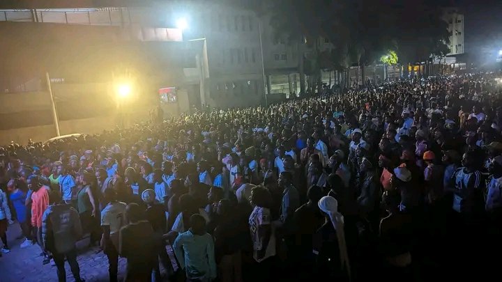 So people also watched from outside the auditorium?🤔

This show has been something else. 

#SityaDangerConcert