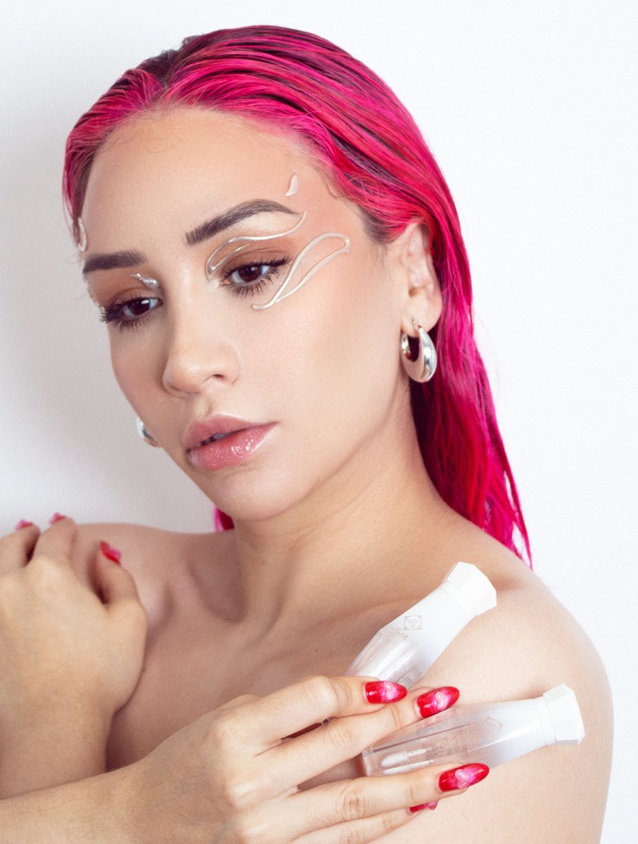 raldhcosmetics's tweet photo. Adquiere Glassy y Glaseado y consigue un look sensacional con cada aplicación 💋✨ ¡Que el brillo y el glamour nunca falten en tu vida! 😉😘

#RaldhCosmetics https://t.co/jlRojhskbE