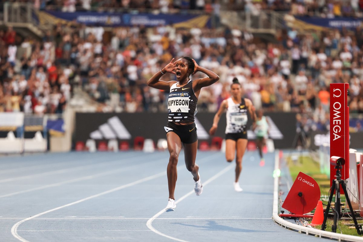 WORLD RECORD

Exactly one week after breaking the 1500m world record, 🇰🇪's Faith Kipyegon runs the fastest 5000m in history with 14:05.20 😳

60 second final lap 🫡

📸 <a href="/DanVernonPhoto/">Dan Vernon</a> and Marta Gorczyńska for Diamond League AG

*Subject to the usual ratification procedures