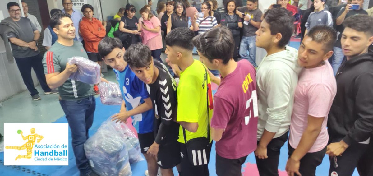 Handball_cdmx's tweet photo. Entrega de Uniformes a cada integrante del contingente  de Handball de la CDMX que participará en los Juegos Nacionales CONADE 2023

Cadete Femenil
Cadete Varonil
Juvenil Femenil
Juvenil Varonil
Nacional Femenil

Son nuestro orgullo y les deseamos el mayor de los éxitos!!! https://t.co/aA79BbSs7Z