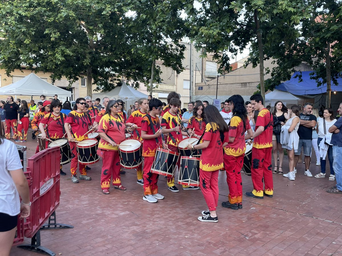 🥳 Inici de la FM del barri del Poble Nou-Zona Esportiva de #terrassa amb els gegantons, el pregó del mític Ramon Clariana i els <a href="/collabitxo/">Colla Bitxo</a> 🎉