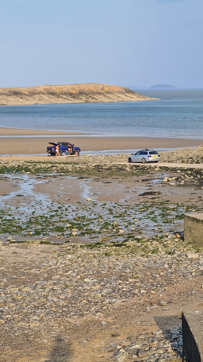 Amazing @VOGCouncil  can give you free parking at Whatchtower Bay, just ask for a key and you park right on the beach!!! Just like the old boats that were left pumping fuel into the sea.... @_BARRYISLAND_ @Barrybados @SWPValeofGlam