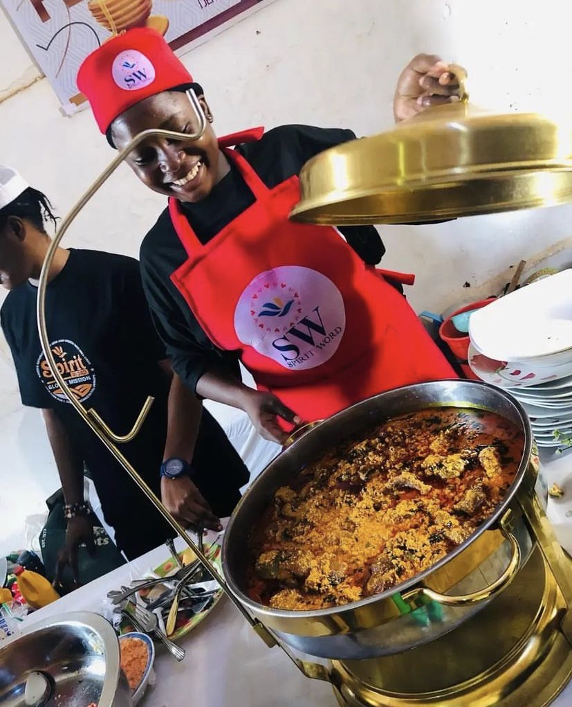 I love the spirit of this girl..... She looks happy and determined. That's the spirit of true Ekiti.

What you think about Dammy's adventure means nothing.

Chef Dammy( Damilola Adeparusi), we are with you ❣️

God will see you through dear 🙏

#Wearewithyoudammy
#GoDammy