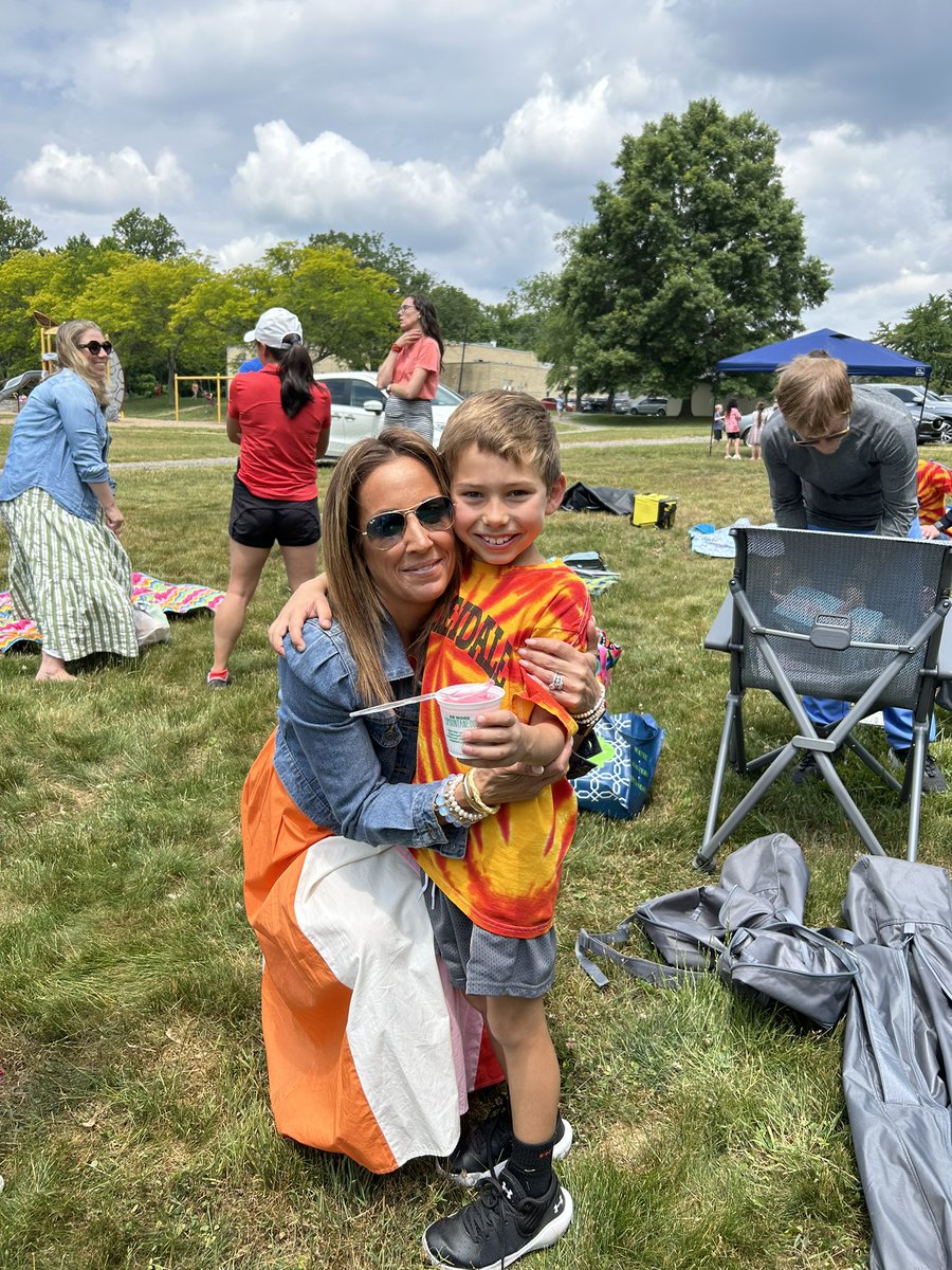 Lauren Gutting tweet media