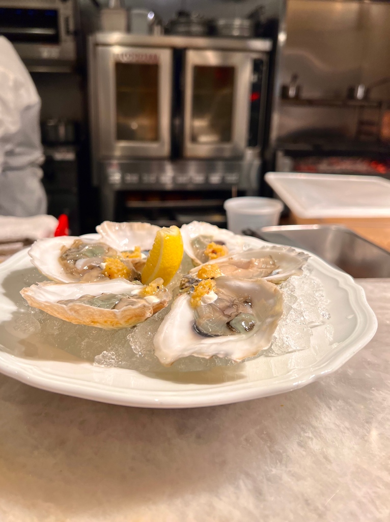 fiorerossophl's tweet photo. cheers to fridayyy, cheers to oystersss 🥰✨

𝘰𝘺𝘴𝘵𝘦𝘳𝘴 𝘰𝘯 𝘵𝘩𝘦 𝘩𝘢𝘭𝘧 𝘴𝘩𝘦𝘭𝘭, 𝘤𝘳𝘦𝘮𝘦 𝘧𝘳𝘢𝘪𝘤𝘩𝘦, 𝘱𝘳𝘦𝘴𝘦𝘳𝘷𝘦𝘥 𝘭𝘦𝘮𝘰𝘯 𝘷𝘪𝘯𝘢𝘪𝘨𝘳𝘦𝘵𝘵𝘦
•
•
•
#FioreRosso https://t.co/I4VfteIKkO