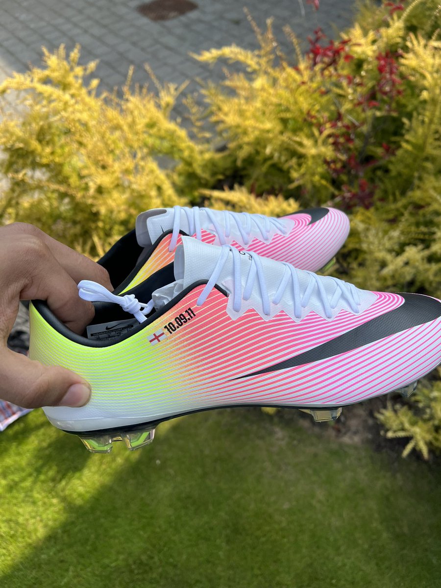 anyway, in the light of a dark day for me, i want to give something back! i’ll be giving away these signed boots.. all you have to do is show love, like and retweet & must be following me! i’ll announce the winner on monday🕊️🩵🩶