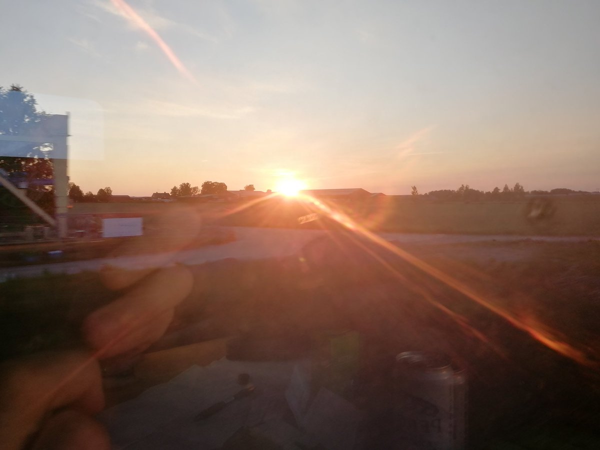 orgryteontour's tweet photo. Med en skakig mobilkamera, fyllda kylväskor och gott sällskap har nattåget till Östersund blivit ett ÖIS-tåg. I år tar vi fuskarna. https://t.co/QgSsIUU8ge