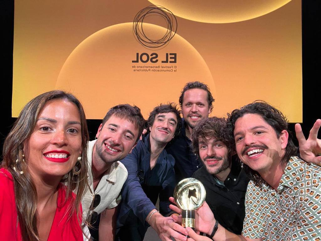 wearemanifiesto's tweet photo. Felices de llevarnos 3 metales en el Festival EL SOL con nuestra campaña Kicking Rights Cup. 🥇 Diseño / Diseño gráfico y pósters🥈 Digita y Móvil / Online / Real Time 🥈Medios / Mejor uso de plataformas móviles y digitales
#ActitudManifiesto #ElSol #KickingRightsCup https://t.co/5neAhUZ5F7