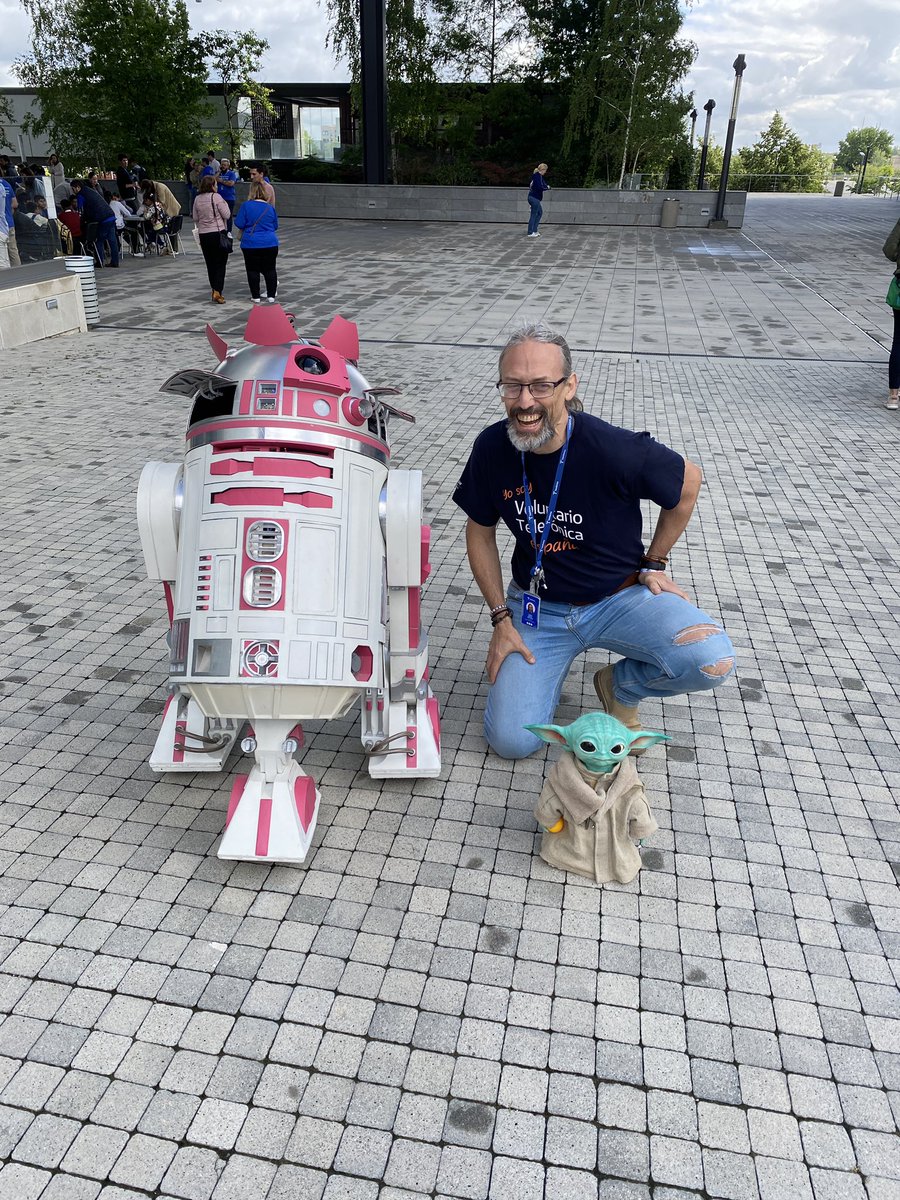 Petrus Romanus tweet media