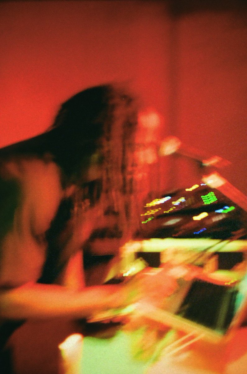 <a href="/noboneinmybody/">declan</a> always gets my shadow.