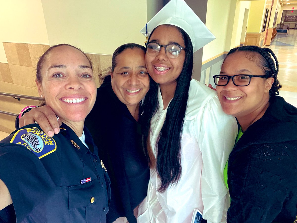 SuperBaston's tweet photo. What an honor to have a front row seat to watch our youth grow!Congratulations to the 8th grade graduates of SJP!!! #ourfuture #ournow π¨πΎβππ§βππππ½ @SJP2CALowerMill @SJP2Columbia @SJPneponset https://t.co/3V9FyAGPXC