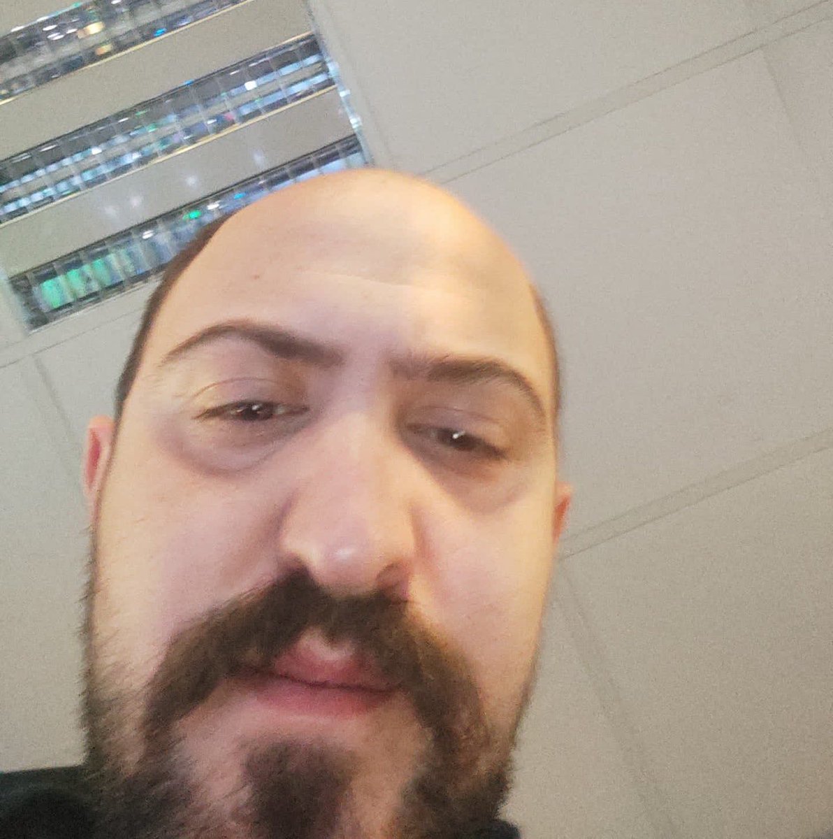 sen başkasına gülerken ben senin kahkaha atmanı isteyemem bak isine