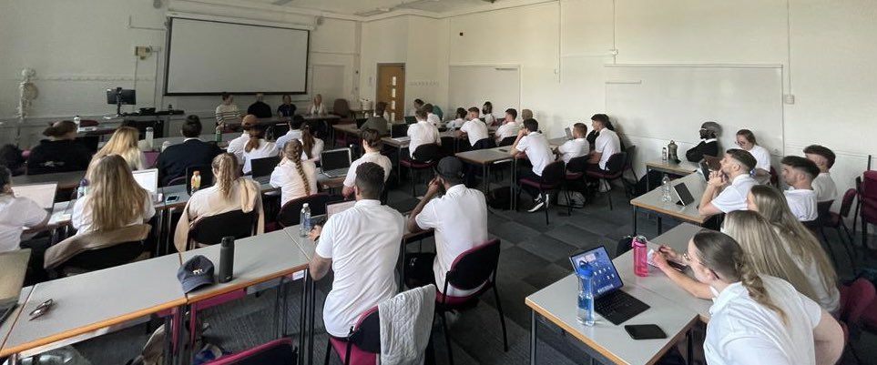 hbattyphysio's tweet photo. Really enjoyed talking to our @PhysioSHU MSc students today as one of the panel discussing #4pillars &amp; ‘how to succeed on placement’. Great questions and positivity from the students at the end of their #simulatedplacement. Great prep for #clinicalplacement next week!  @catben29 https://t.co/qM4m1EWsZK