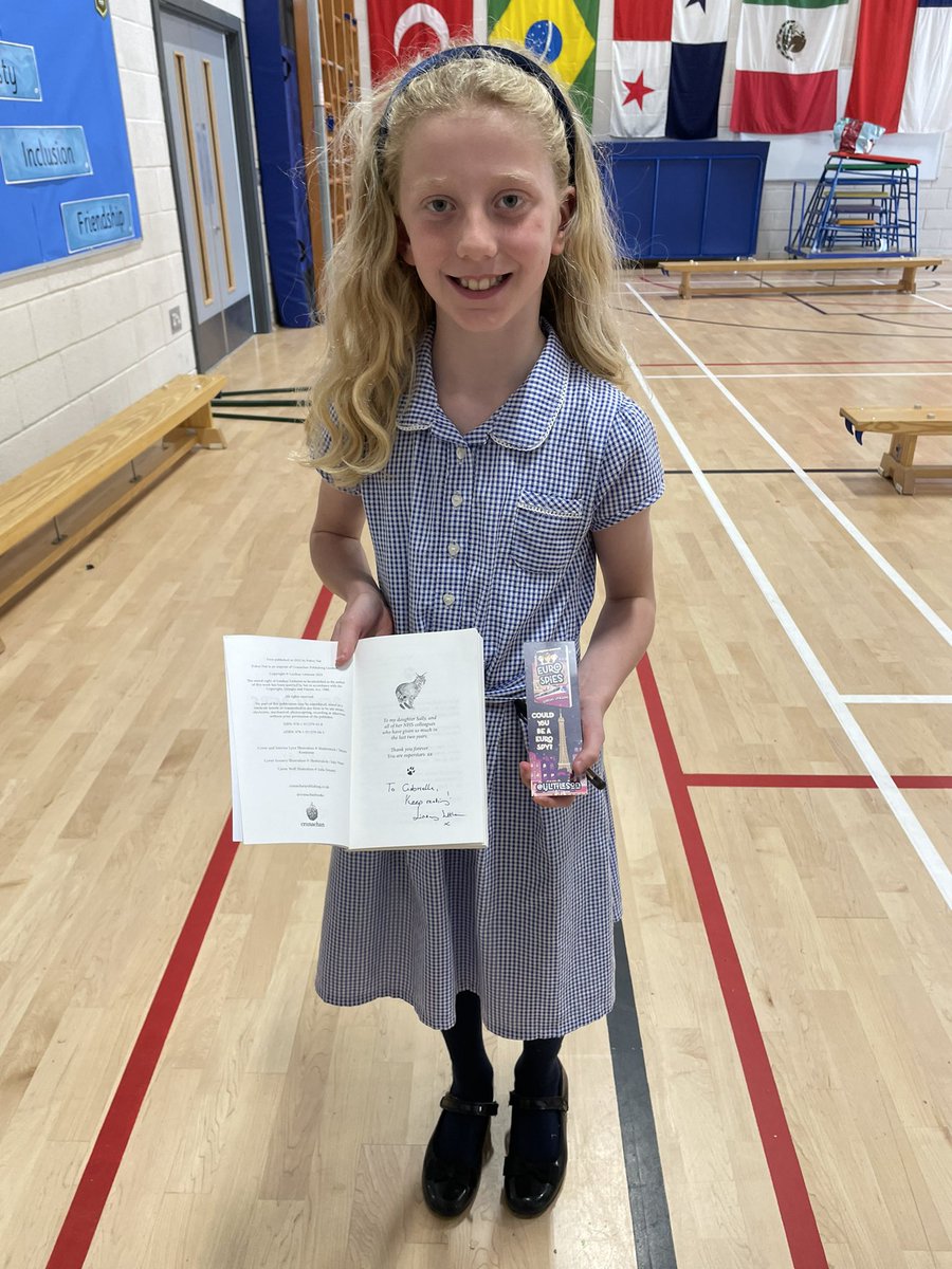 Happy pupils with their books signed by <a href="/ljlittleson/">lindsay littleson</a> 📚