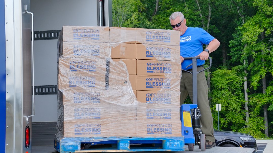 GraceChurchVA's tweet photo. We’re excited to serve during Community Action Day this #NationalUnityWeekend.

Shout out to @operationbless for dropping off our donations this morning.

If you or someone you know needs food, tell them to come to the Grace Church parking lot at 10:00 A.M. tomorrow. https://t.co/hfEyLscE7w