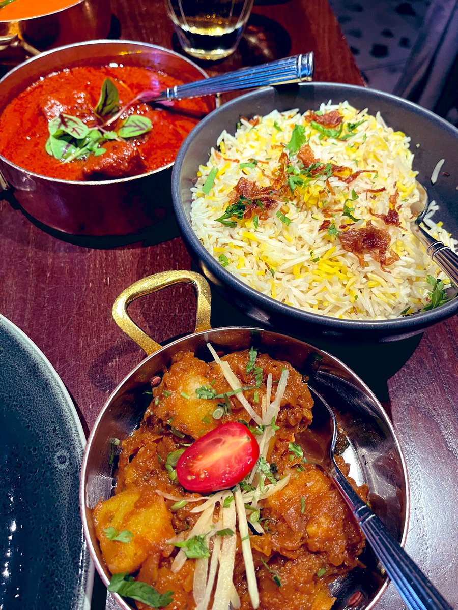 Beef Vindaloo and quite easily the best Onion Bhaji I have ever had <a href="/KhaikhaiNcl/">Khai Khai</a> 😍🇮🇳