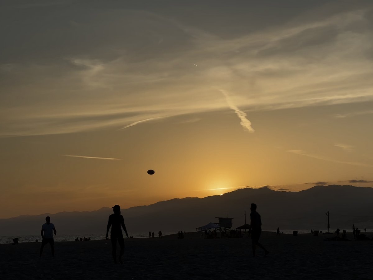 GROWN FOLKS: Although you age and fear you're going to 'lose the light of the sun,' NEVER let that stop your INNER CHILD from STILL HAVING FUN.

~ Bruce B. Gordon
.
Pic: Santa Monica Bay on Thurs., June 8, 2023
.
#MyPacificOffice #SantaMonicaBeach #VeniceBeach #MalibuBeach
...