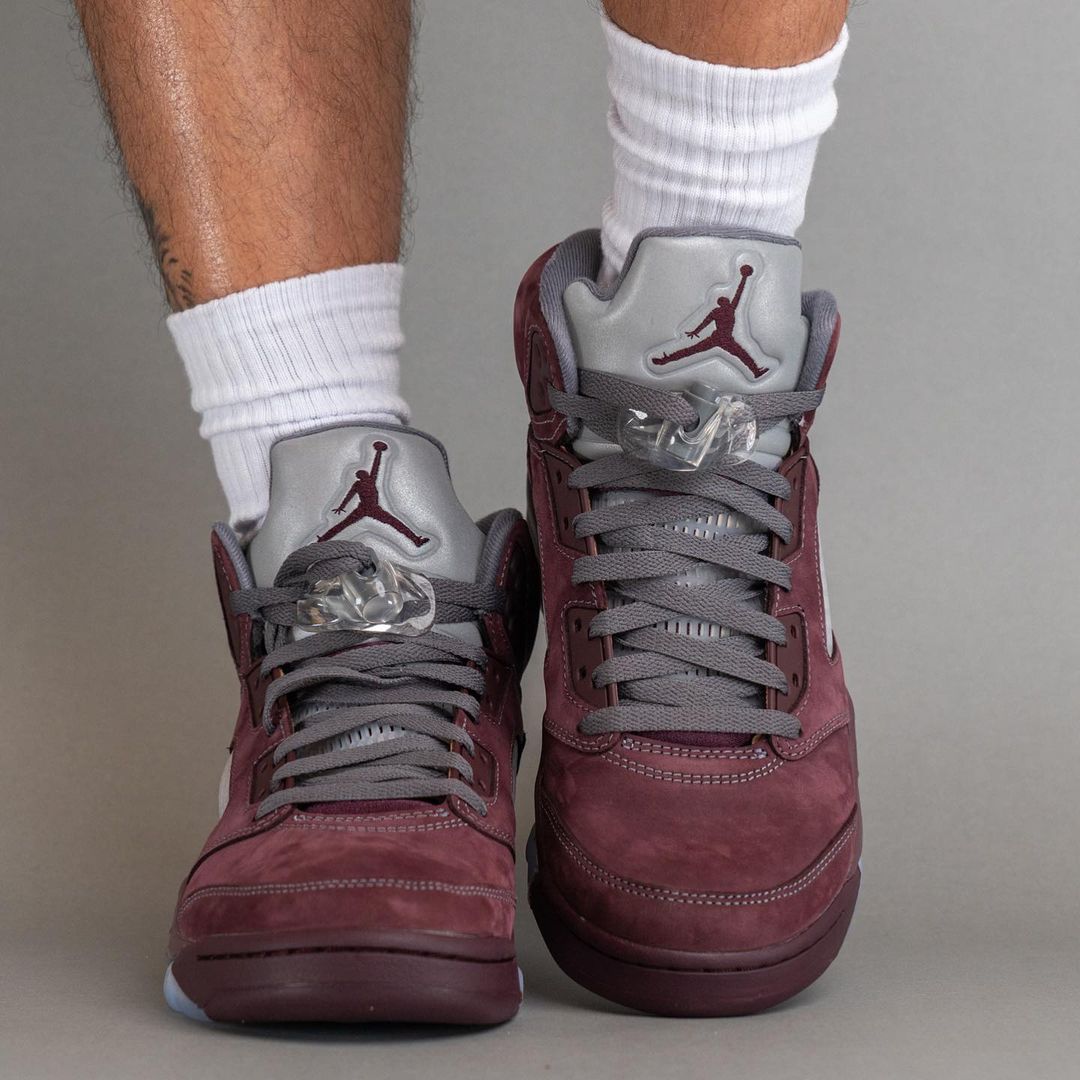 JustFreshKicks's tweet photo. On Foot Look at the 2023 Air Jordan 5 Retro “Burgundy” 🍷 https://t.co/IklMYGuzdh https://t.co/cORZRxAy1O