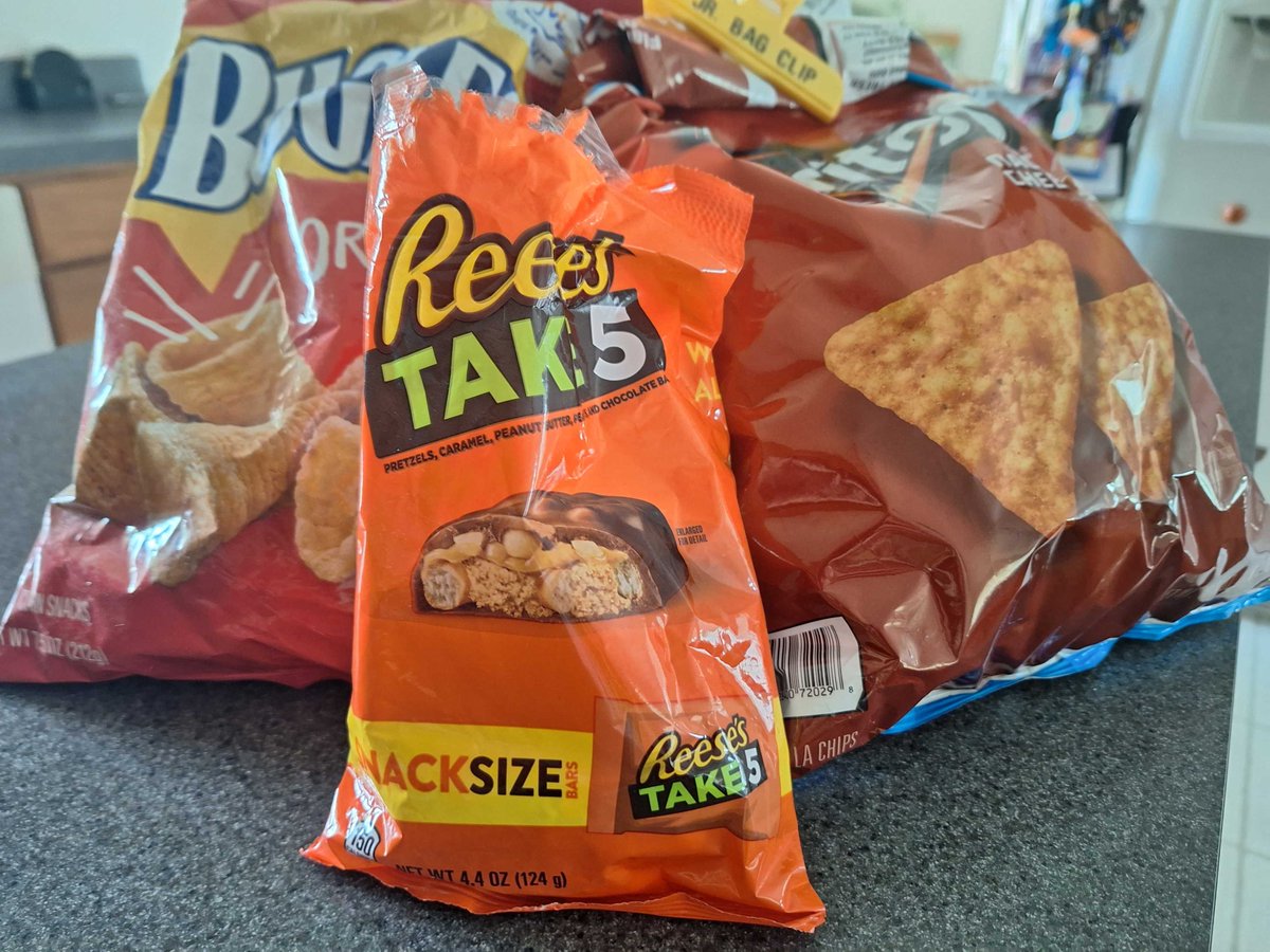 Desks and Dorks! tweet media