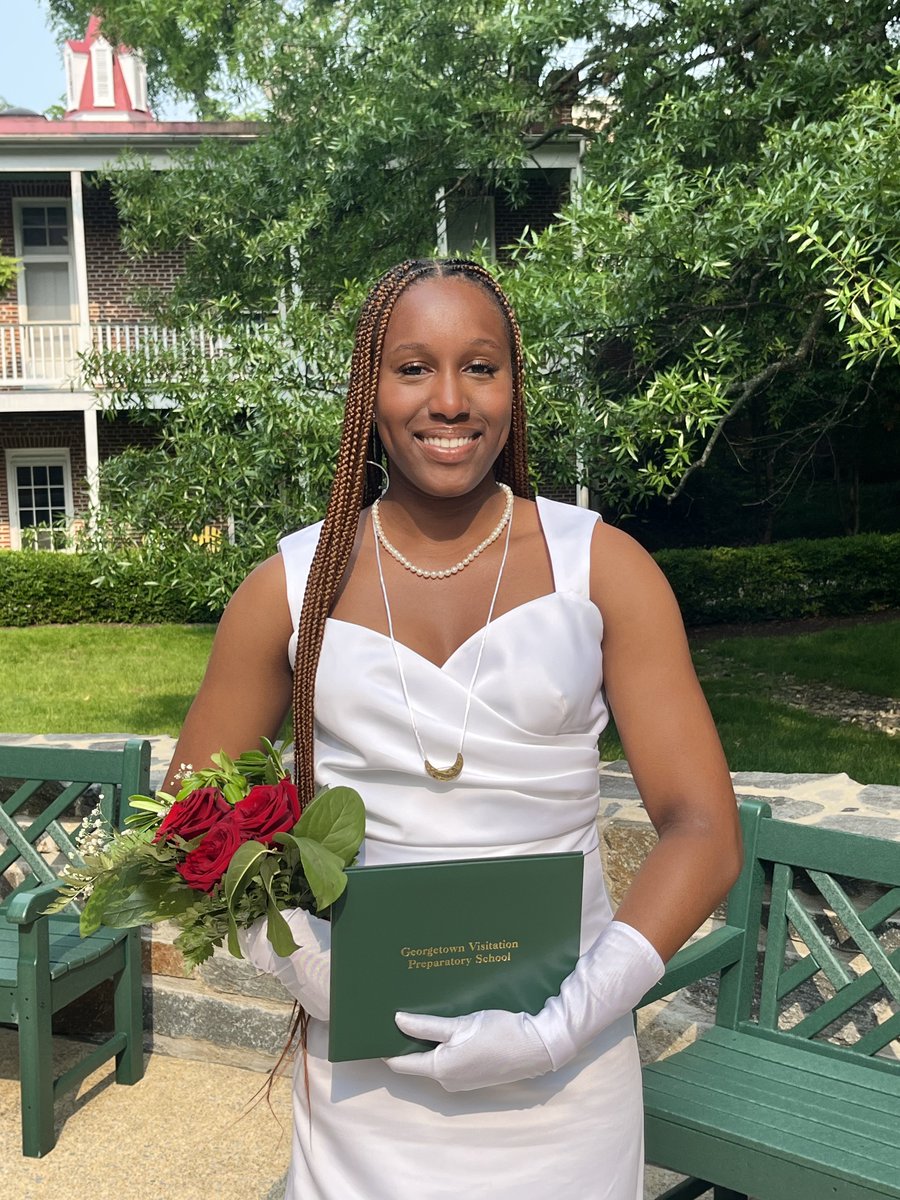 HCrossWBB's tweet photo. Congratulations to our incoming freshmen on their high school graduation. Can’t wait until you arrive on campus 👩‍🎓🏀💪

#GoCrossGo https://t.co/o626XLOKy7