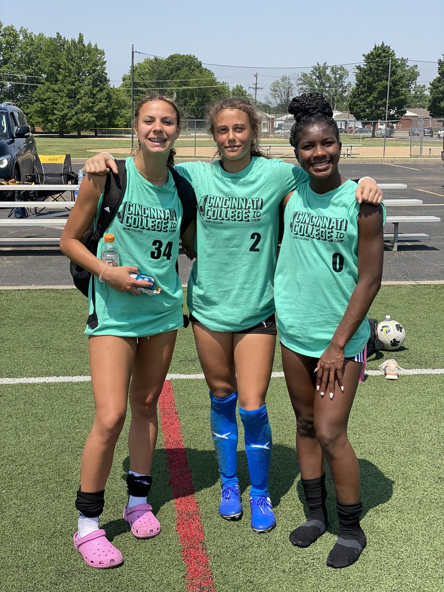 brooklyn_vann09's tweet photo. Put in work with two of my besties this morning at the Cincinnati College ID Camp. Looking forward to to tomorrow’s session 10am Blue Ash Sports Park 💪🏾 @MelaniaSeay1 &amp; Emma Yeager https://t.co/HjoicwcFN7