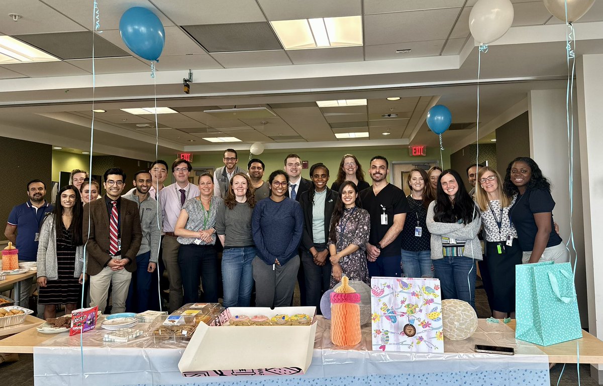 Last in-person Friday didactics of the 2022-23 cycle, celebrating our ultra-dedicated chief @KrithikaShanm and her incoming🤰🏽👶 with a multi-national potluck 🇮🇳🇨🇲🇧🇷🇨🇦🇵🇰🇺🇸🇩🇪🇰🇷 🇮🇪 @HemOncFellows life @NCICCR_MOS