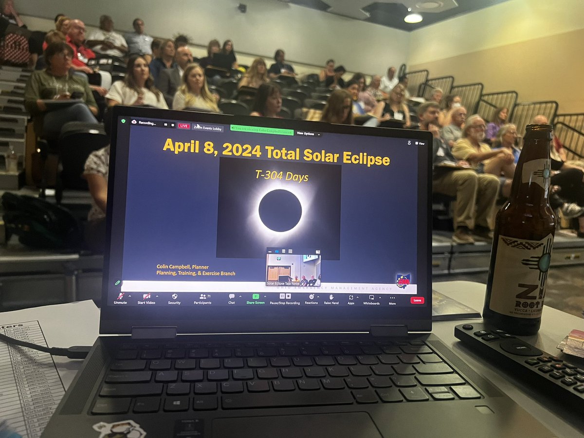 SpectralTiff's tweet image. Helping out with the #AAS242 #EclipseWorkshop ⭐️ @UTSA_PhyAst @eclipseUTSA @Stardustspeck