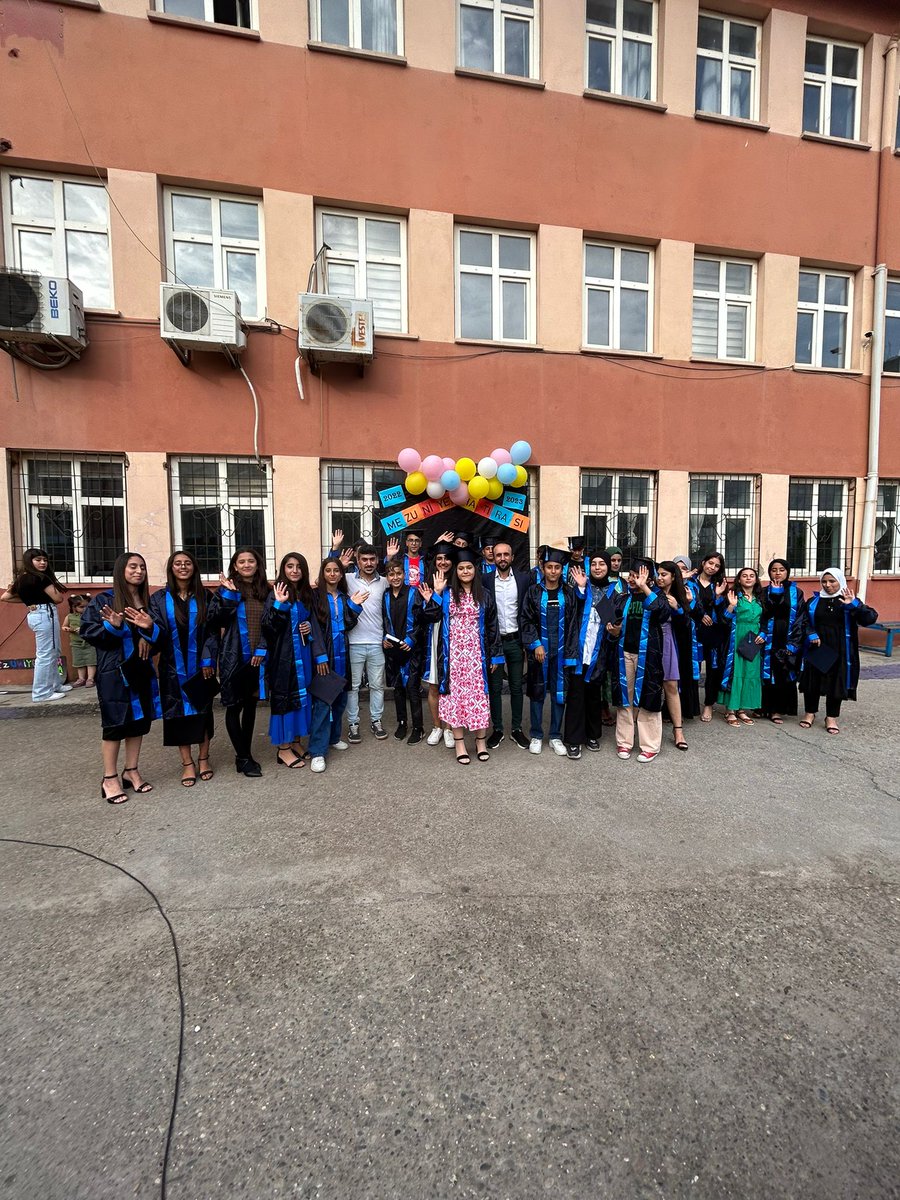 ByknCmhrytoo's tweet photo. 2022-2023 mezunları.. Okulumuzda 8. Sınıflar mezuniyet töreni gerçekleştirildi.. https://t.co/aFtVsUBifz