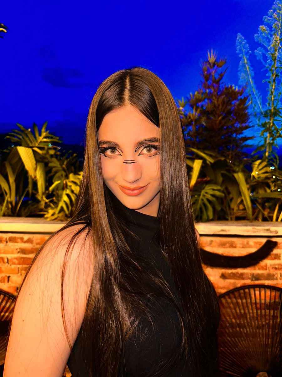 Saray Guzmán on Twitter: "Buenas tardes 🥸🖤"