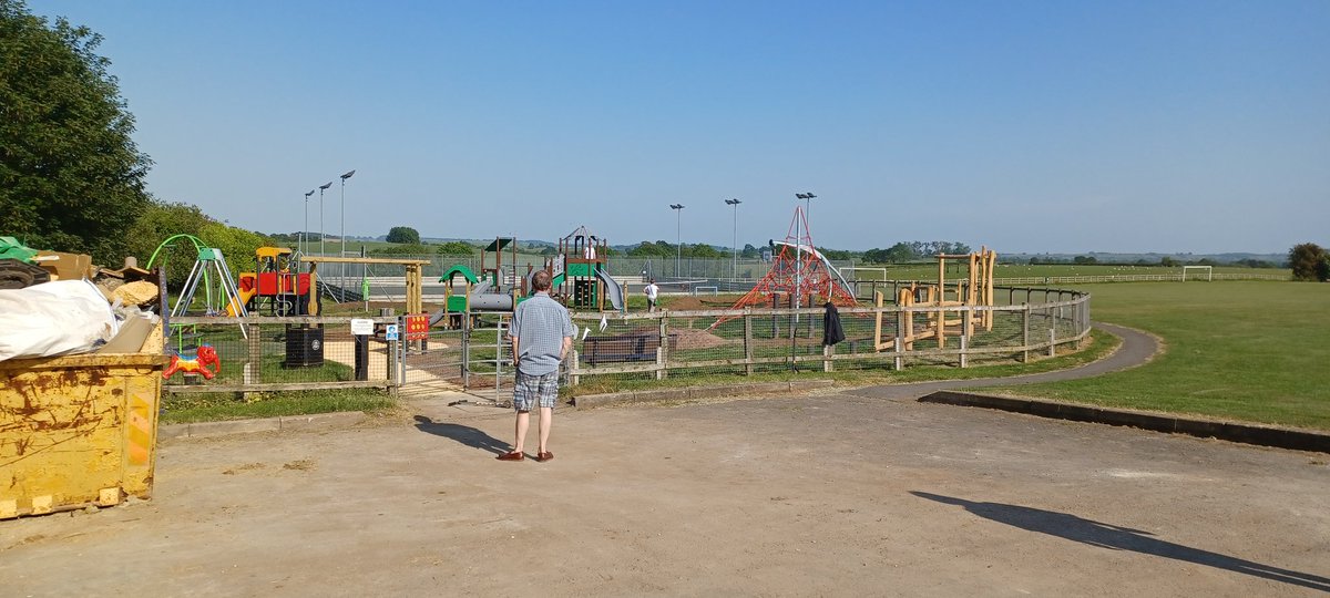 PCSO Bailey out on patrols around the parks in both Southam and Bishops Itchington this evening after some recent anti-social behaviour reports.

^6118