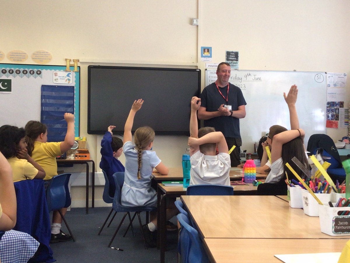 CanonYearFour's tweet image. We had a visit from Rosie’s dad, Sammy today.  He told us all about his job as an electrician, linking our science learning on electrical circuits and conductors to real life #cspsSTEM #cspsscience @Cornerstonesedu @CanonSharples @LT_Trust