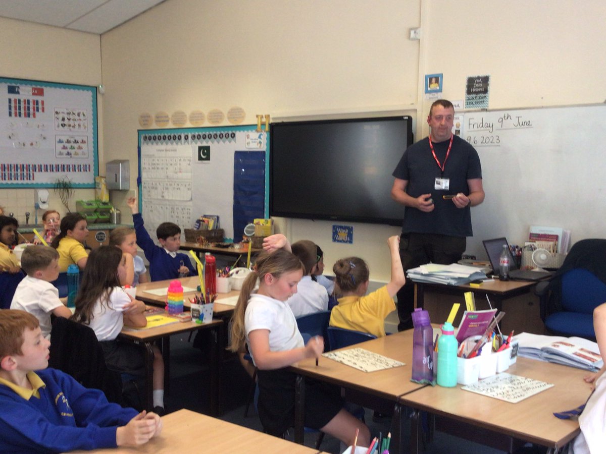 CanonYearFour's tweet image. We had a visit from Rosie’s dad, Sammy today.  He told us all about his job as an electrician, linking our science learning on electrical circuits and conductors to real life #cspsSTEM #cspsscience @Cornerstonesedu @CanonSharples @LT_Trust