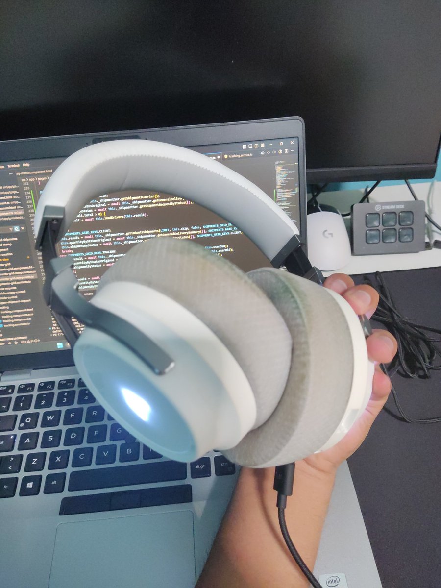 MochaMemas's tweet photo. @DDTECHMX Mi producto favorito: mis hermosos corsair virtuoso, (tan poquito sucios porque los uso siempre xd) https://t.co/PTENVcnbNZ