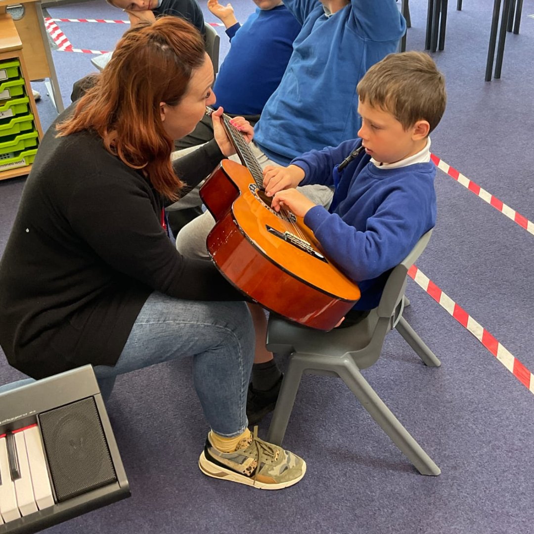acemusictherapy's tweet photo. Today in our #musiccommunication in a #school we incorporated lots of fun #sensory aspects including bubbles and a silver blanket to aid to the experience 🫧🌈 They took turns at playing instruments and listening to each other and used the guitar during the hello/goodbye songs 🎶 https://t.co/KWkPOMIP2s