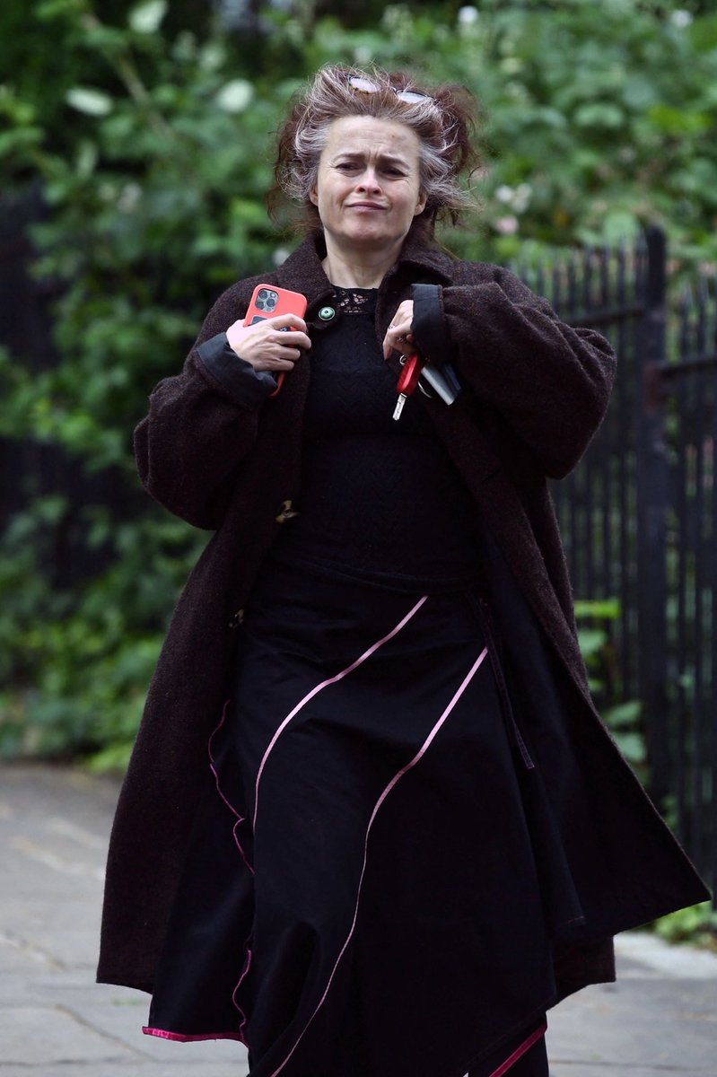 Helena was spotted shopping in London over the weekend☀️ #HelenaBonhamCarter #HBC