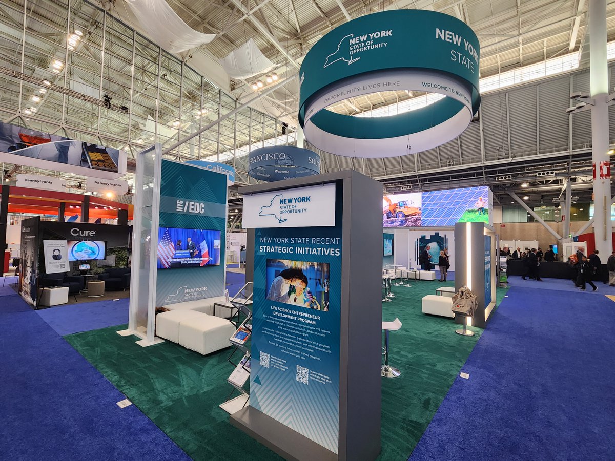 EmpireStateDev's tweet image. The NYS pavilion at #BIO2023 filled up fast!

ESD’s delegation of industry &amp;amp; agency partners had lots to talk about at this week’s largest gathering of the global biotech community.

Find out more about NYS’s world-class life sciences ecosystem: esd.ny.gov/industries/bio…