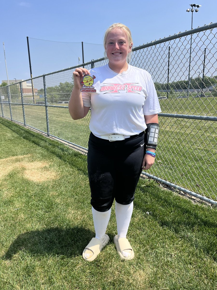 HannahBernier4's tweet photo. I am incredibly thankful to be chosen to be my teams Lexi Kretsch award winner! This is a huge honor and I accept it with great pride. https://t.co/TY89RaRnZT