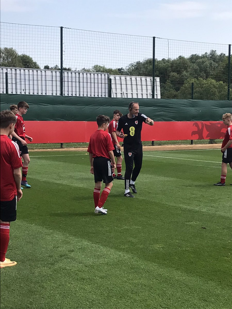 BenEvs2's tweet photo. Great 1st residential block on the @FAWales @UEFA_A_LICENCE 
Was great to meet so many coaches from around the world and learn from some of the best @FAWCoachEd coaches/mentors. https://t.co/cvDTrlWsgR