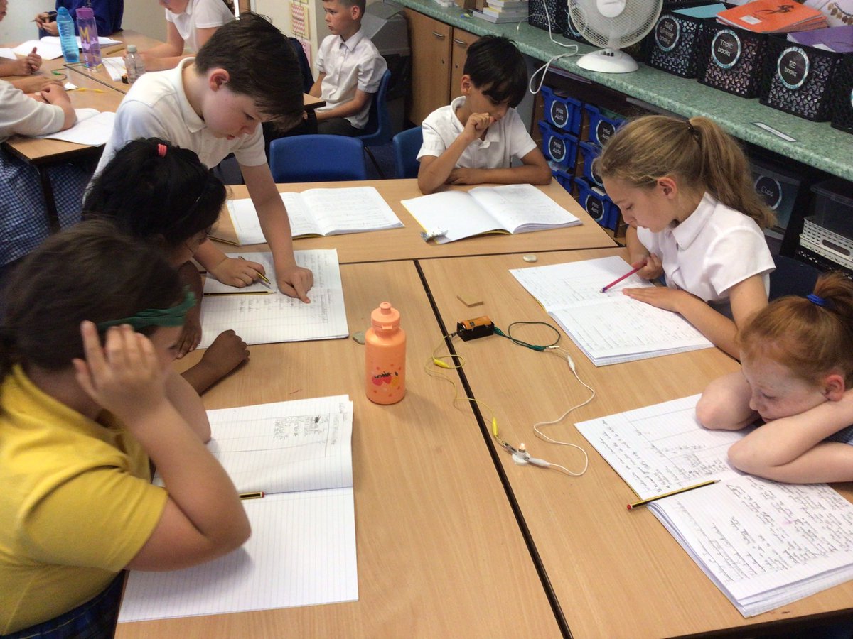 CanonYearFour's tweet image. Our Mini Mention today was awarded to our whole class for their magnificent science work on conductive and non conductive materials. Great work Y4 #cspsSTEM #cspsScience @LT_Trust @CanonSharples