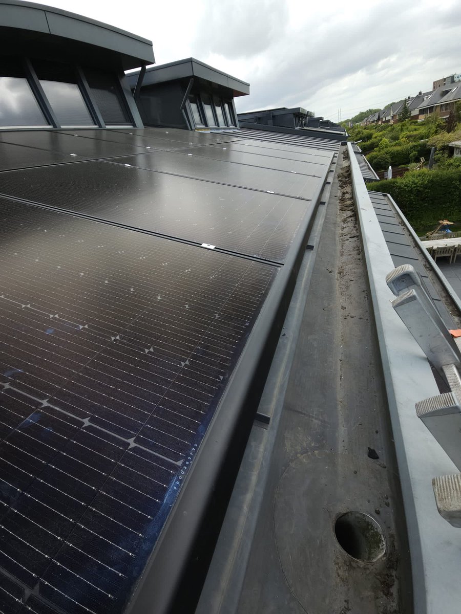 SoltsolBenelux's tweet photo. A beautiful PV system installed en engineered by our team. 
@solarwattDE glass-glass panels with @Enphase inverters installed on the solar-i PMT flat direct mounting system.
@solarwattnl 
@ISES_Solar 
@elonmusk https://t.co/Cowa7Dufxu