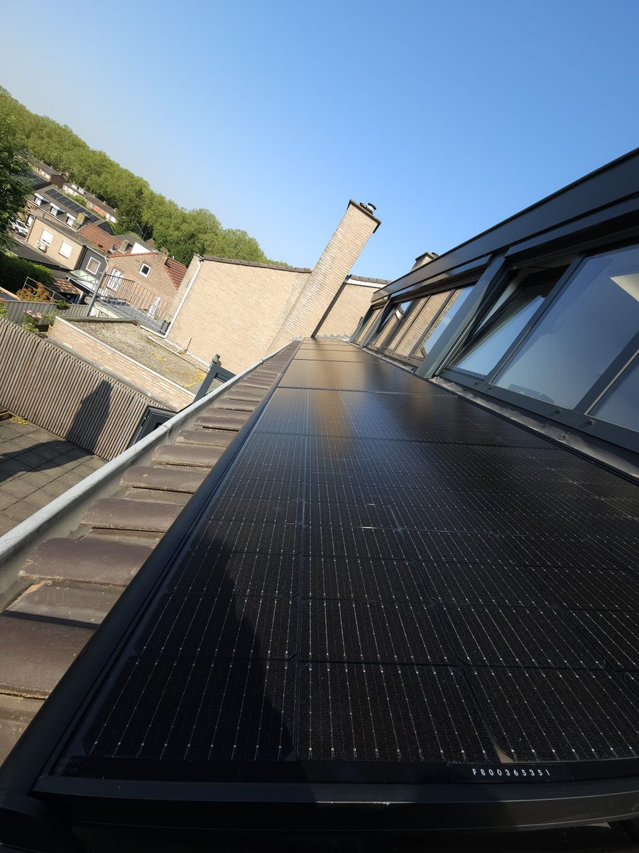 SoltsolBenelux's tweet photo. A beautiful PV system installed en engineered by our team. 
@solarwattDE glass-glass panels with @Enphase inverters installed on the solar-i PMT flat direct mounting system.
@solarwattnl 
@ISES_Solar 
@elonmusk https://t.co/Cowa7Dufxu