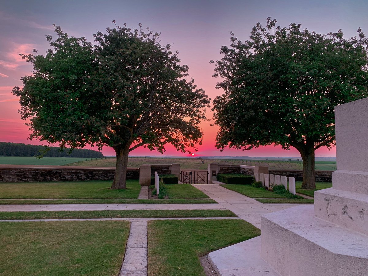 Tonight’s Somme Sunset comes from @CWGC Regina Trench Cemetery, Grandcourt 
#fww #ww1 #history #sunset #somme