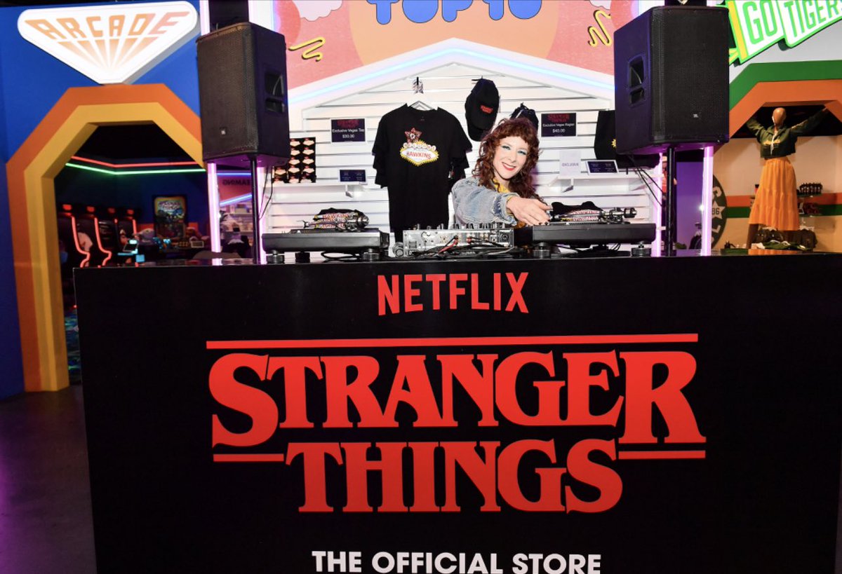 rockynashlive's tweet photo. The @Stranger_Things Store grand opening in Las Vegas was awesome! We explored iconic locations, took pictures in Joyce's House, Starcourt Mall, Palace Arcade & uncovered secrets of Vecna's attic. #StrangerThings #StrangerThingsStore
๐ธ @GettyImages https://t.co/z5GGg0y1kp