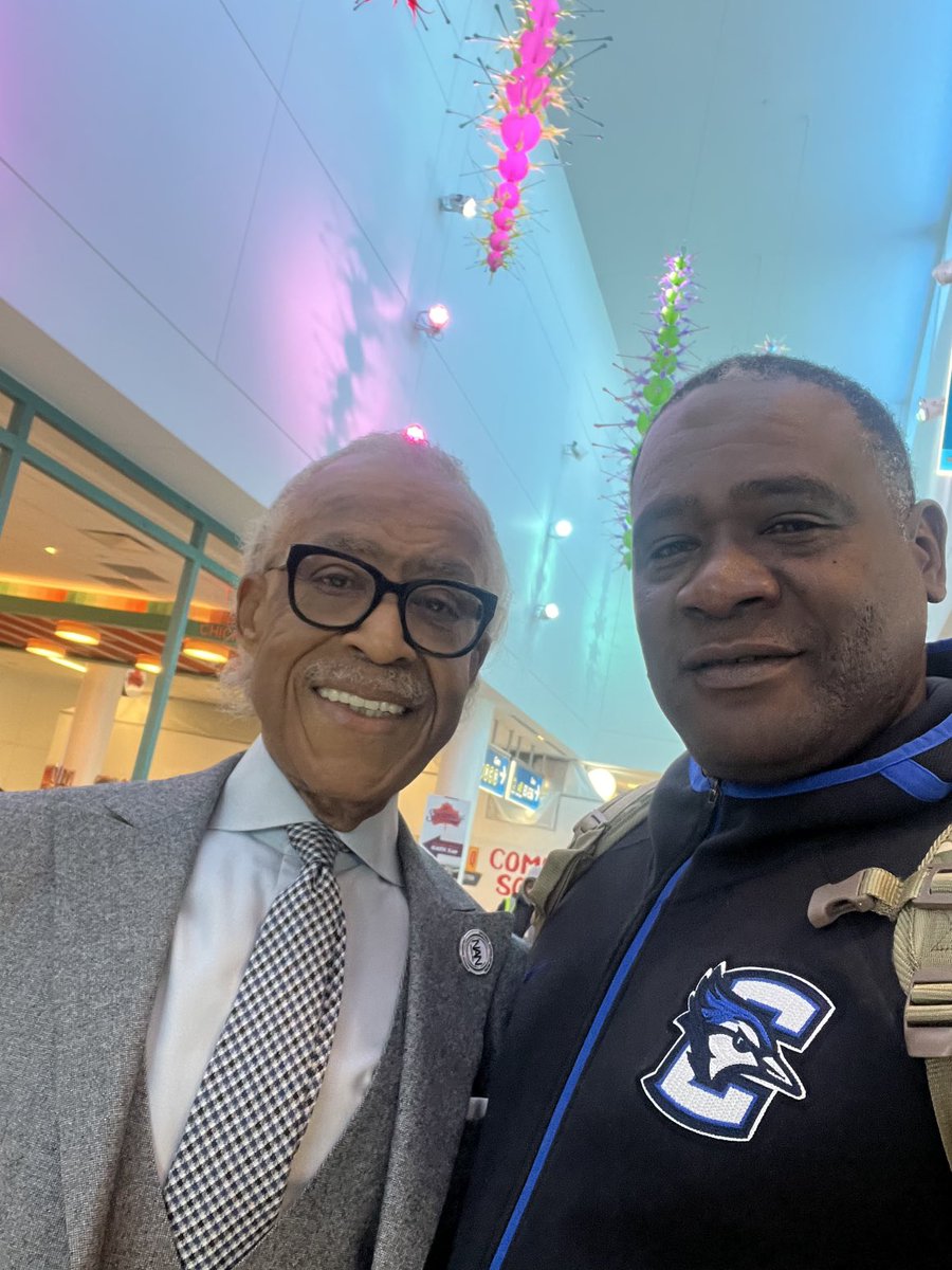kenleyfeaz's tweet photo. ⁦@TheRevAl⁩ I finally got to meet this great man!  Keep doing what you are doing Sir. https://t.co/UmW6wyxxfT